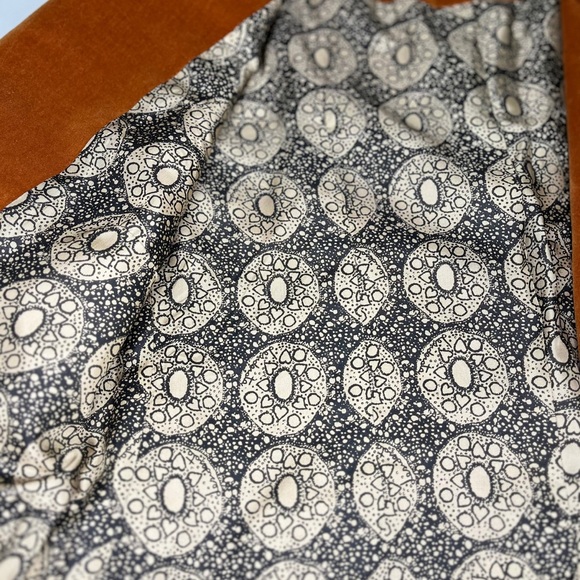 EUC - Gorgeus velvet blazer in tan colour - Size S - Picture 3 of 9